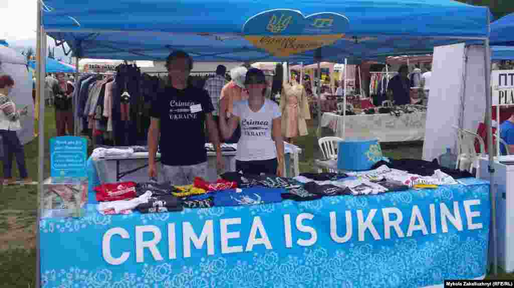 В рамках празднования Дня Независимости Украины Канадская ассоциация крымских татар организовала в Торонто экспозицию, посвященную Крыму, 24 августа 2017 года